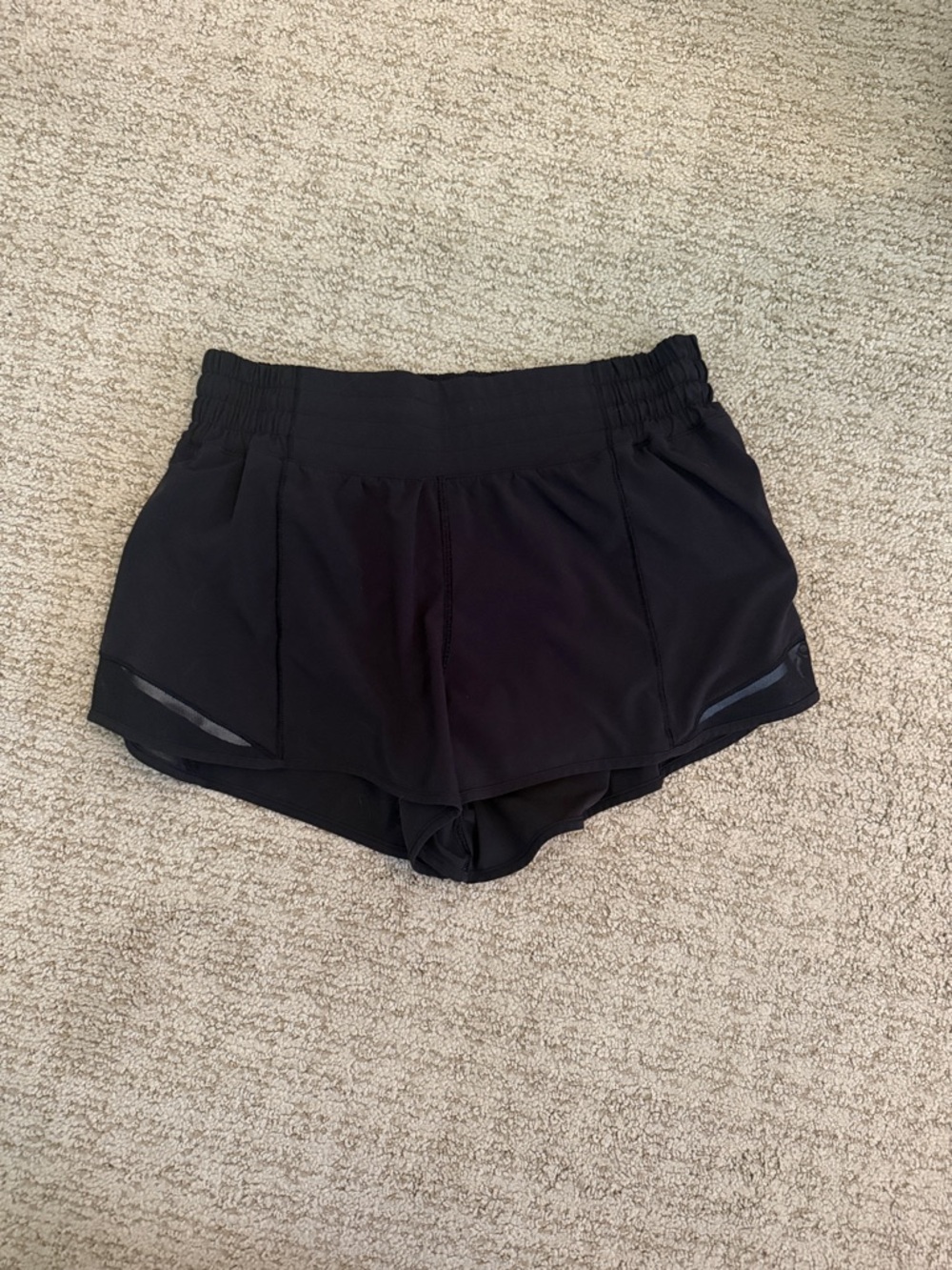 lululemon hotty hot HR 2.5” shorts